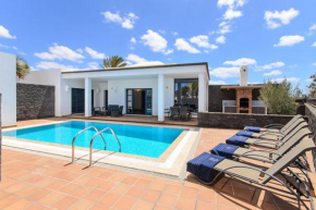 Beautiful 5-Bed Villa in Playa Blanca